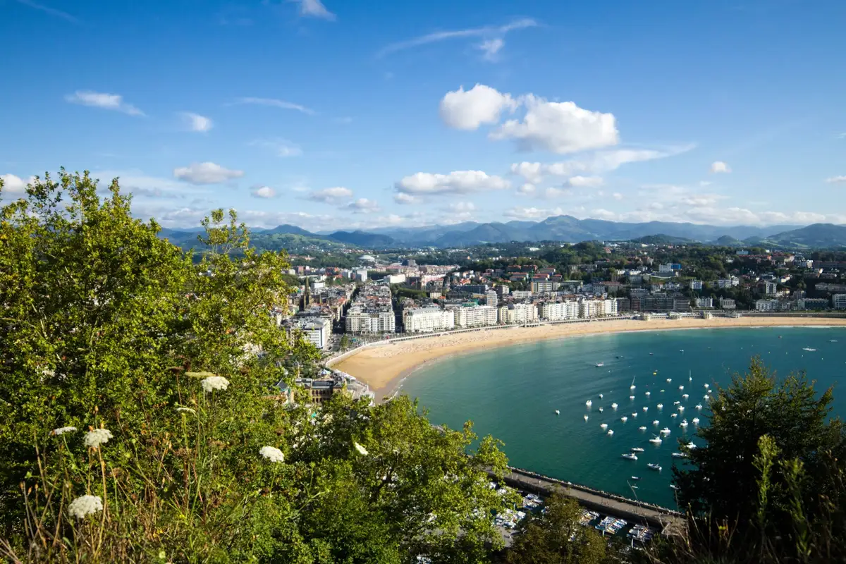 Los 10 mejores destinos en España para una escapada en familia - san sebastian