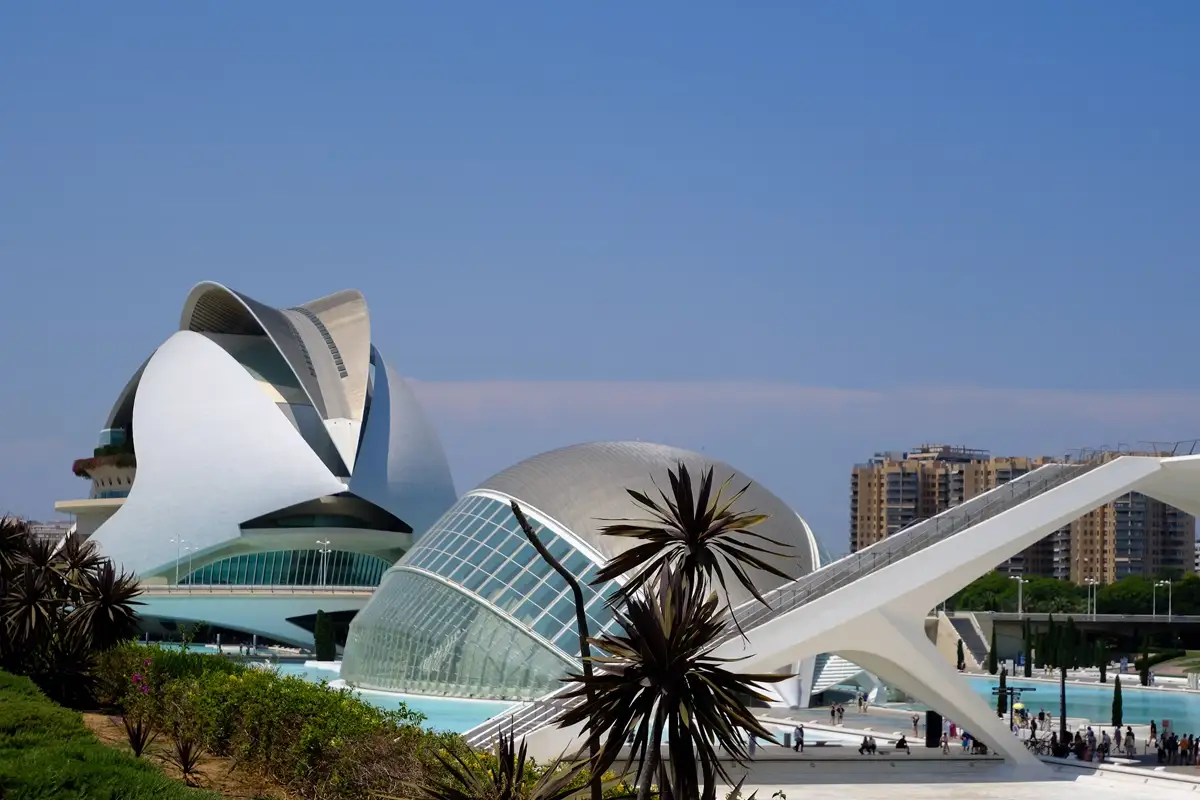 Los 10 mejores destinos en España para una escapada en familia - valencia